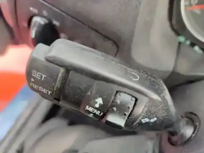 Veículo de Sucata ford focus berlina (cap) ambiente (d) do ano 2001 alimentado d-kkda