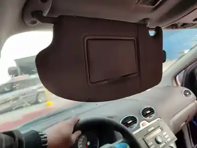 Veículo de Sucata ford focus berlina (cap) ambiente (d) do ano 2001 alimentado d-kkda