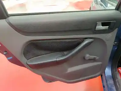 Veículo de Sucata ford focus berlina (cap) ambiente (d) do ano 2001 alimentado d-kkda