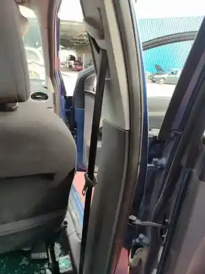 Veículo de Sucata ford focus berlina (cap) ambiente (d) do ano 2001 alimentado d-kkda