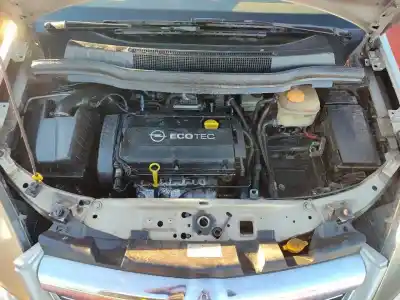Veículo de Sucata opel zafira b enjoy do ano 2001 alimentado z18xer