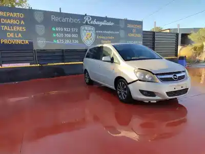 Veículo de Sucata opel zafira b enjoy do ano 2001 alimentado z18xer