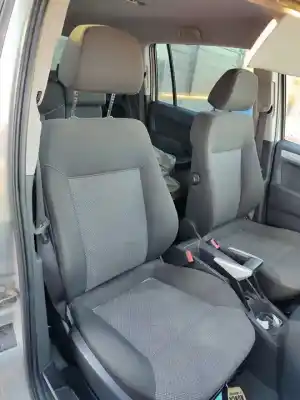 Veículo de Sucata opel zafira b enjoy do ano 2001 alimentado z18xer