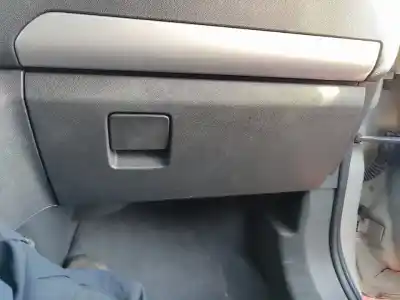 Veículo de Sucata opel zafira b enjoy do ano 2001 alimentado z18xer