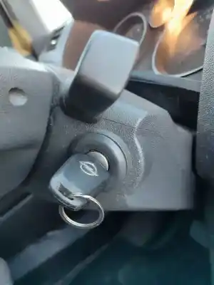 Veículo de Sucata opel zafira b enjoy do ano 2001 alimentado z18xer