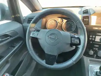 Veículo de Sucata opel zafira b enjoy do ano 2001 alimentado z18xer