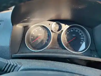 Veículo de Sucata opel zafira b enjoy do ano 2001 alimentado z18xer