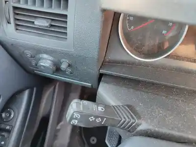 Veículo de Sucata opel zafira b enjoy do ano 2001 alimentado z18xer