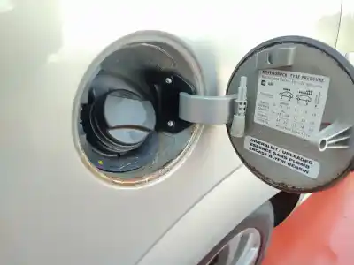 Veículo de Sucata opel zafira b enjoy do ano 2001 alimentado z18xer