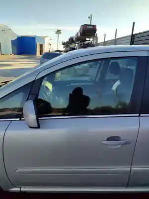 Veículo de Sucata opel zafira b enjoy do ano 2001 alimentado z18xer