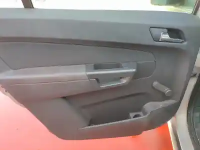 Veículo de Sucata opel zafira b enjoy do ano 2001 alimentado z18xer