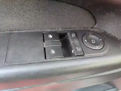 Veículo de Sucata opel zafira b enjoy do ano 2001 alimentado z18xer