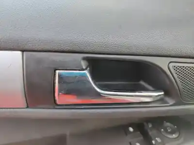 Veículo de Sucata opel zafira b enjoy do ano 2001 alimentado z18xer