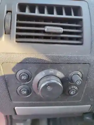 Veículo de Sucata opel zafira b enjoy do ano 2001 alimentado z18xer