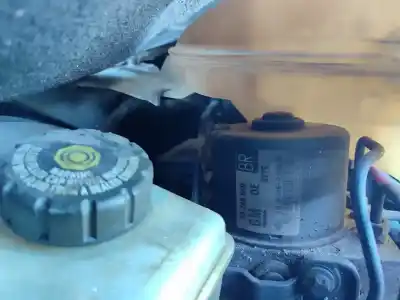 Veículo de Sucata opel zafira b enjoy do ano 2001 alimentado z18xer