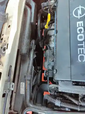 Veículo de Sucata opel zafira b enjoy do ano 2001 alimentado z18xer