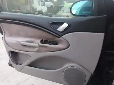 Veículo de Sucata citroen c5 berlina exclusive do ano 2001 alimentado 