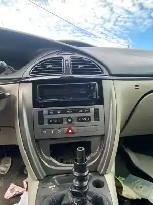 Veículo de Sucata citroen c5 berlina exclusive do ano 2001 alimentado 