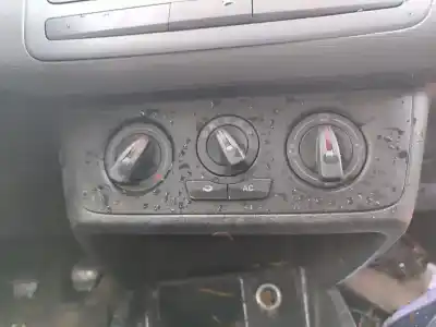 Veículo de Sucata seat ibiza sc (6j1) reference do ano 2013 alimentado cfw