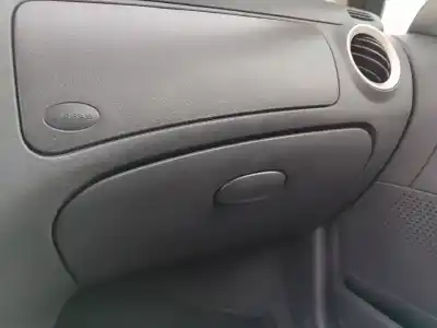 Veículo de Sucata citroen c3 (f desde 11/2001) 1.1 8v do ano 2001 alimentado hfx