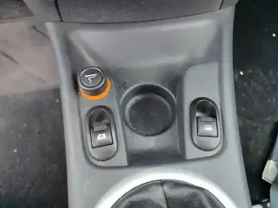 Veículo de Sucata citroen c3 (f desde 11/2001) 1.1 8v do ano 2001 alimentado hfx