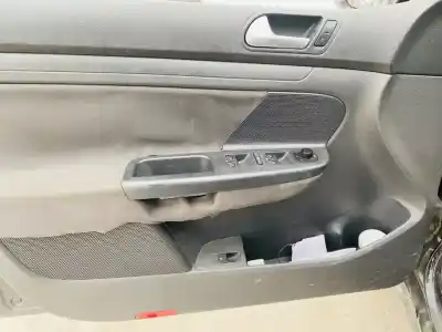 Sloopvoertuig volkswagen golf v berlina (1k1) conceptline (e) van het jaar 2001 aangedreven bkc