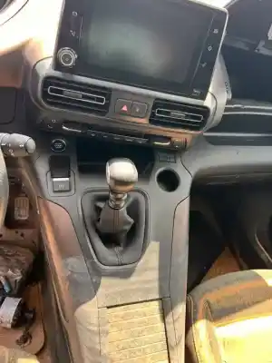 Veículo de Sucata peugeot rifter gt line long do ano 2021 alimentado yh01