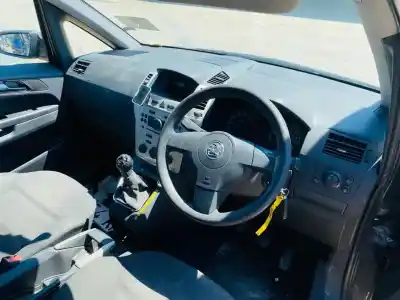 Veículo de Sucata opel zafira b cosmo do ano 2001 alimentado z16xe1