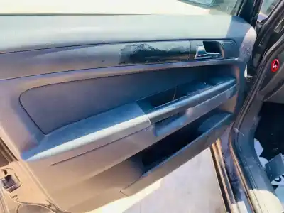 Veículo de Sucata opel zafira b cosmo do ano 2001 alimentado z16xe1