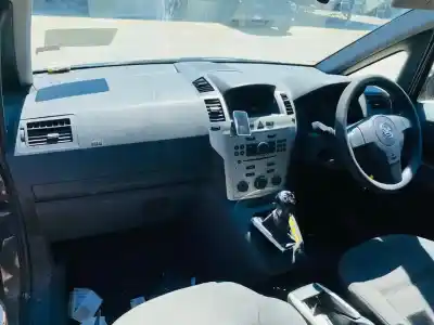 Veículo de Sucata opel zafira b cosmo do ano 2001 alimentado z16xe1