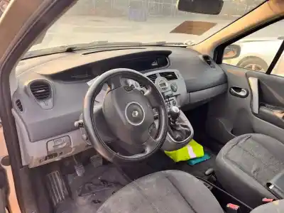 Scrapping Vehicle renault scenic ii grand confort dynamique of the year 2001 powered 