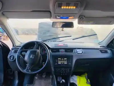 Veicolo di demolizione seat toledo (kg3) connect dell'anno 2015 alimentato cxm