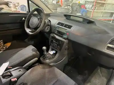 Scrapping Vehicle citroen c4 coupe collection of the year 2001 powered 9h02