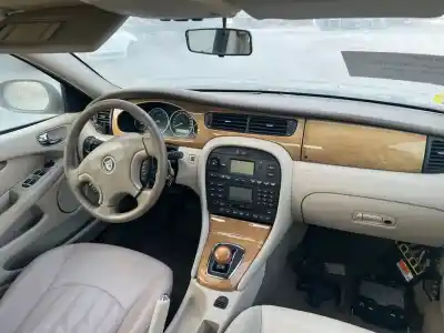 Veículo de Sucata jaguar x-type i (x400) 2.5 v6 a las 4 ruedas do ano 2001 alimentado 