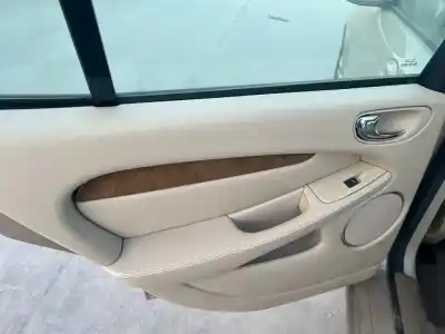 Veículo de Sucata jaguar x-type i (x400) 2.5 v6 a las 4 ruedas do ano 2001 alimentado 
