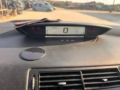 Veículo de Sucata citroen c4 berlina collection do ano 2001 alimentado nfu