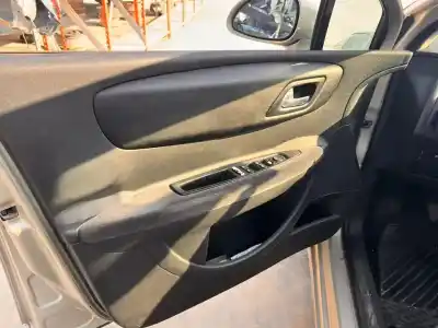 Veículo de Sucata citroen c4 berlina collection do ano 2001 alimentado nfu