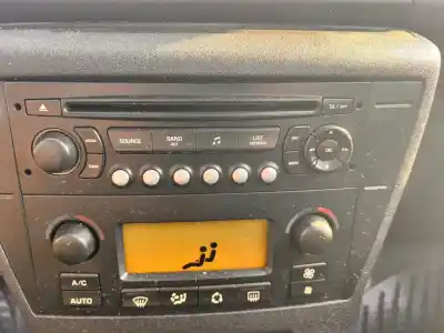 Veículo de Sucata citroen c4 berlina collection do ano 2001 alimentado nfu