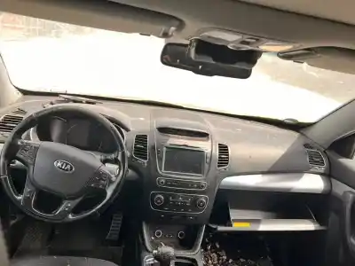 Scrapping Vehicle kia sorento emotion 4wd of the year 2010 powered 