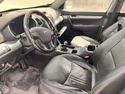 Scrapping Vehicle kia sorento emotion 4wd of the year 2010 powered 