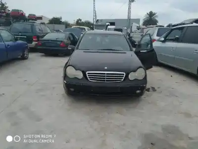 Sloopvoertuig MERCEDES-BENZ CLASE C (W203) BERLINA  van het jaar 2001 aangedreven OM611962