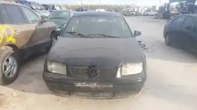 Sloopvoertuig VOLKSWAGEN BORA BERLINA (1J2)  van het jaar 2001 aangedreven ASZ