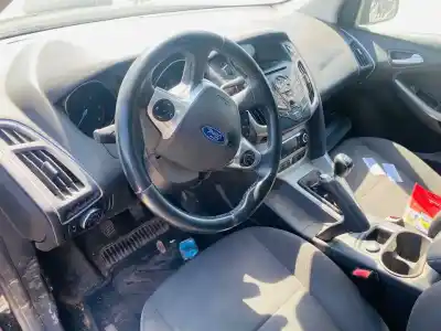 Véhicule à la ferraille FORD FOCUS LIM. (CB8)  de l'année 2014 alimenté 