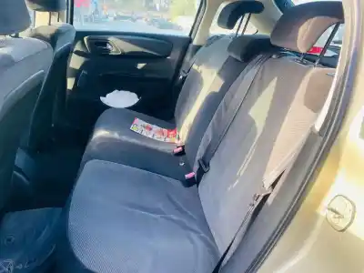 Véhicule à la ferraille CITROEN C4 BERLINA  de l'année 2001 alimenté 9HY
