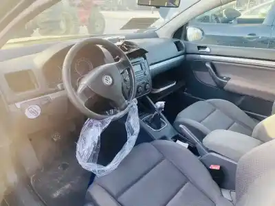 Здавання транспортного засобу VOLKSWAGEN GOLF V BERLINA (1K1)  року 2001 потужний BKD