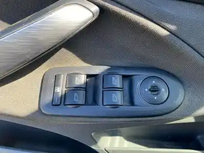Здавання транспортного засобу ford c-max (cb3) ghia року 2001 потужний kkda