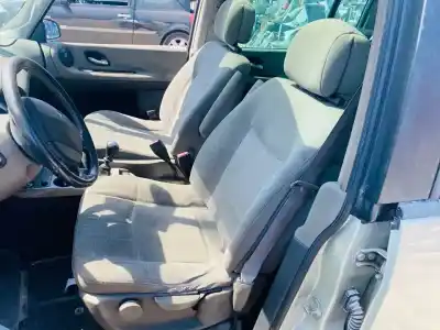 Scrapping Vehicle renault espace iv (jk0) 2.0 dynamique [2.0 ltr. - 110 kw dci diesel fap] of the year 2005 powered 