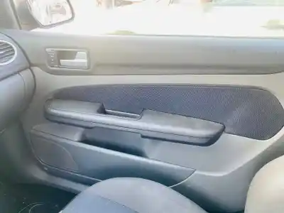 Veículo de Sucata ford focus berlina (cap) ambiente (d) do ano 2001 alimentado 