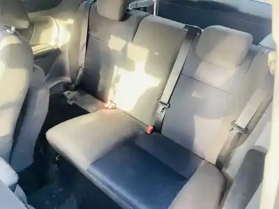 Veículo de Sucata ford focus berlina (cap) ambiente (d) do ano 2001 alimentado 