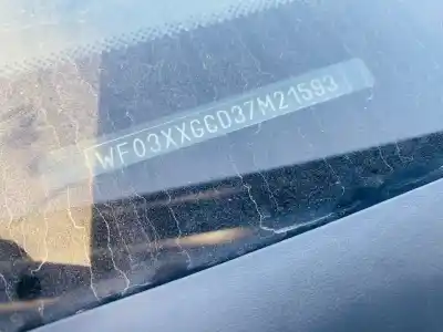 Veículo de Sucata ford focus berlina (cap) ambiente (d) do ano 2001 alimentado 